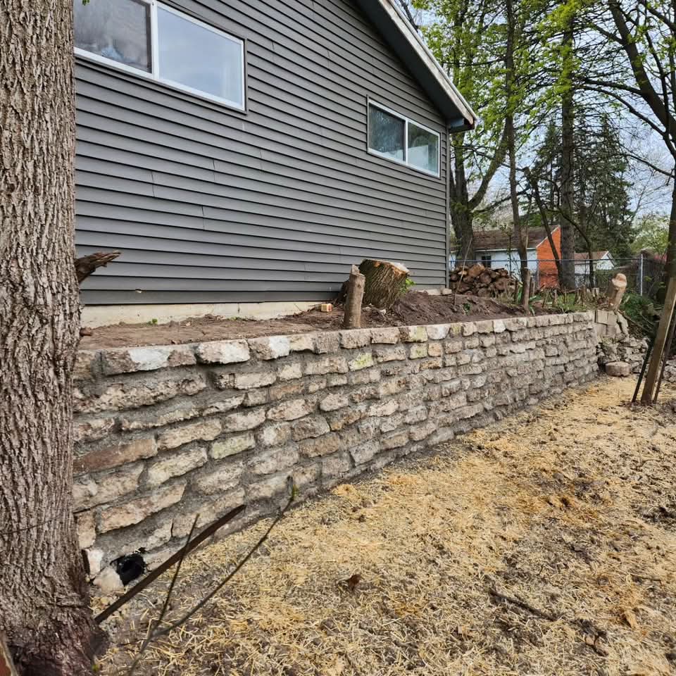 Driveway and concrete flatwork by Bernal Landscape